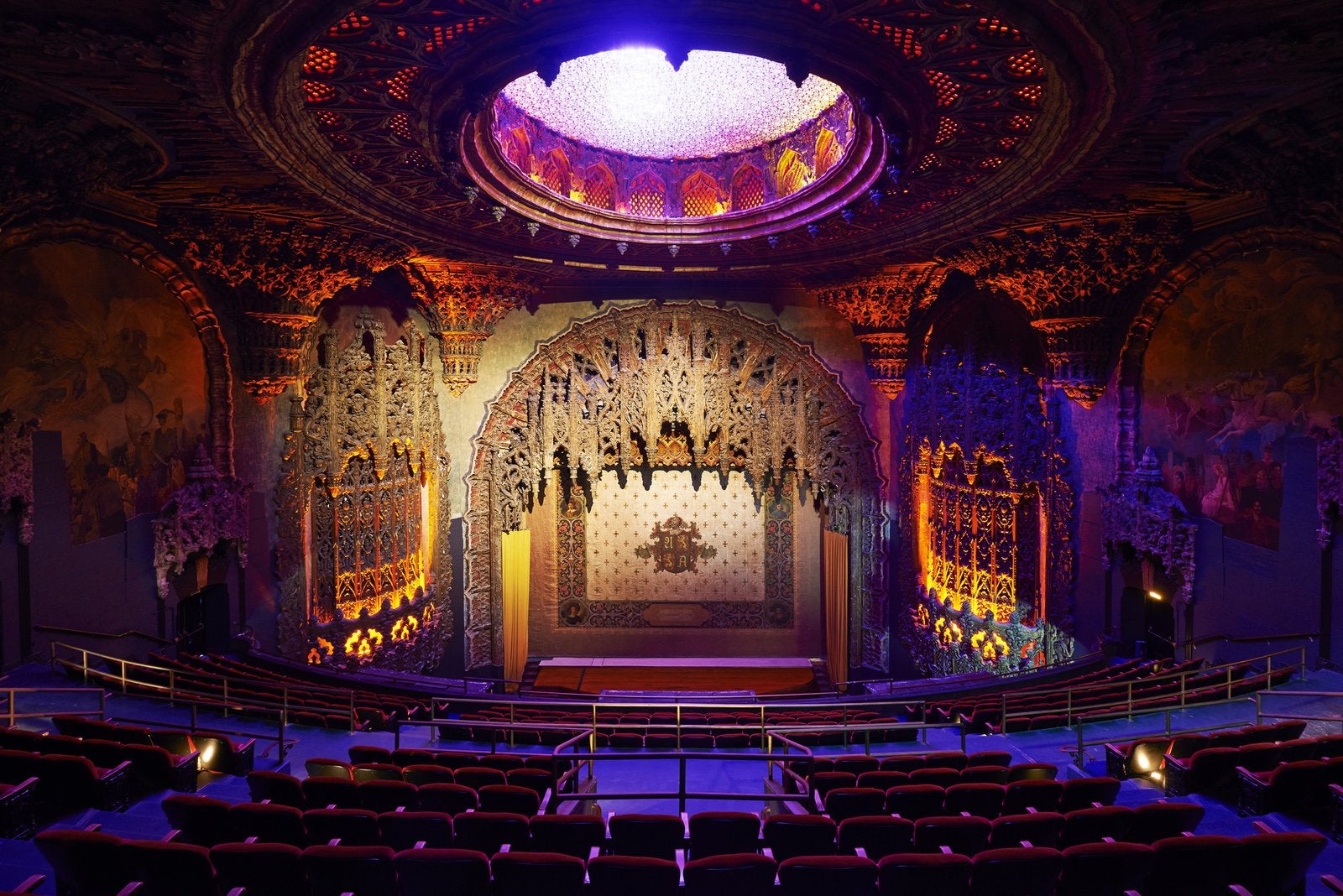 The United Theater on Broadway | Discover Los Angeles